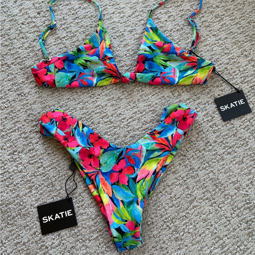 Skatie Bikini Acapulco Print.  Sarah Top and Mandi bottom. Both small.